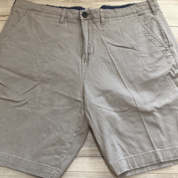 Jachs New York Mens Size 38 Shorts. Khaki color. 4 pockets and one coin pocket. - Picture 3 of 11